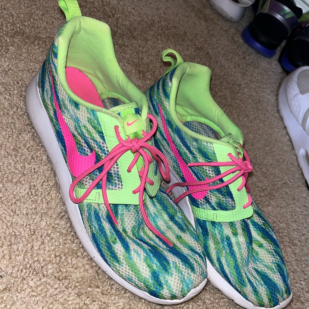Nike green/pink Roshe